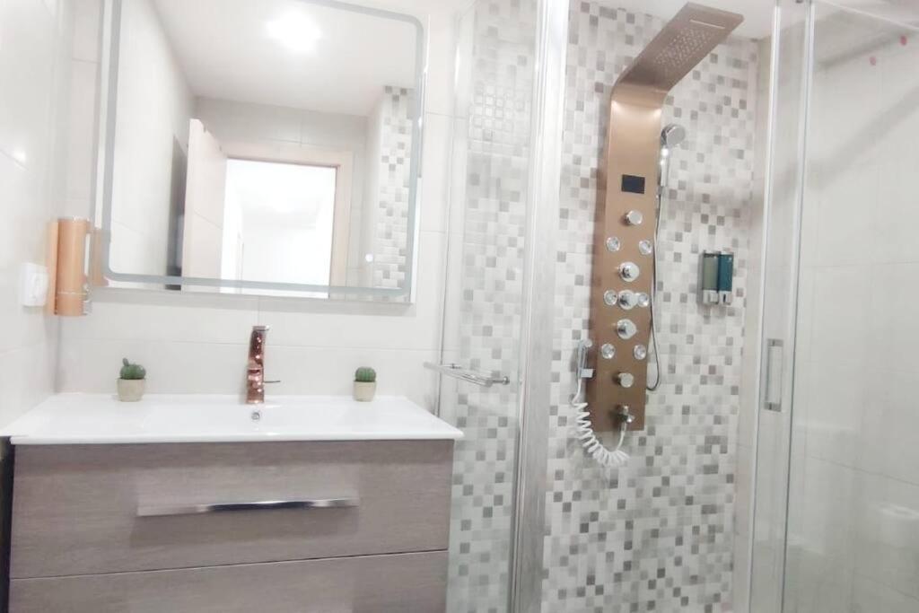 - Lujo - Parking, Maquina Arcade, Wifi Y Netflix Apartment Oviedo Exterior photo